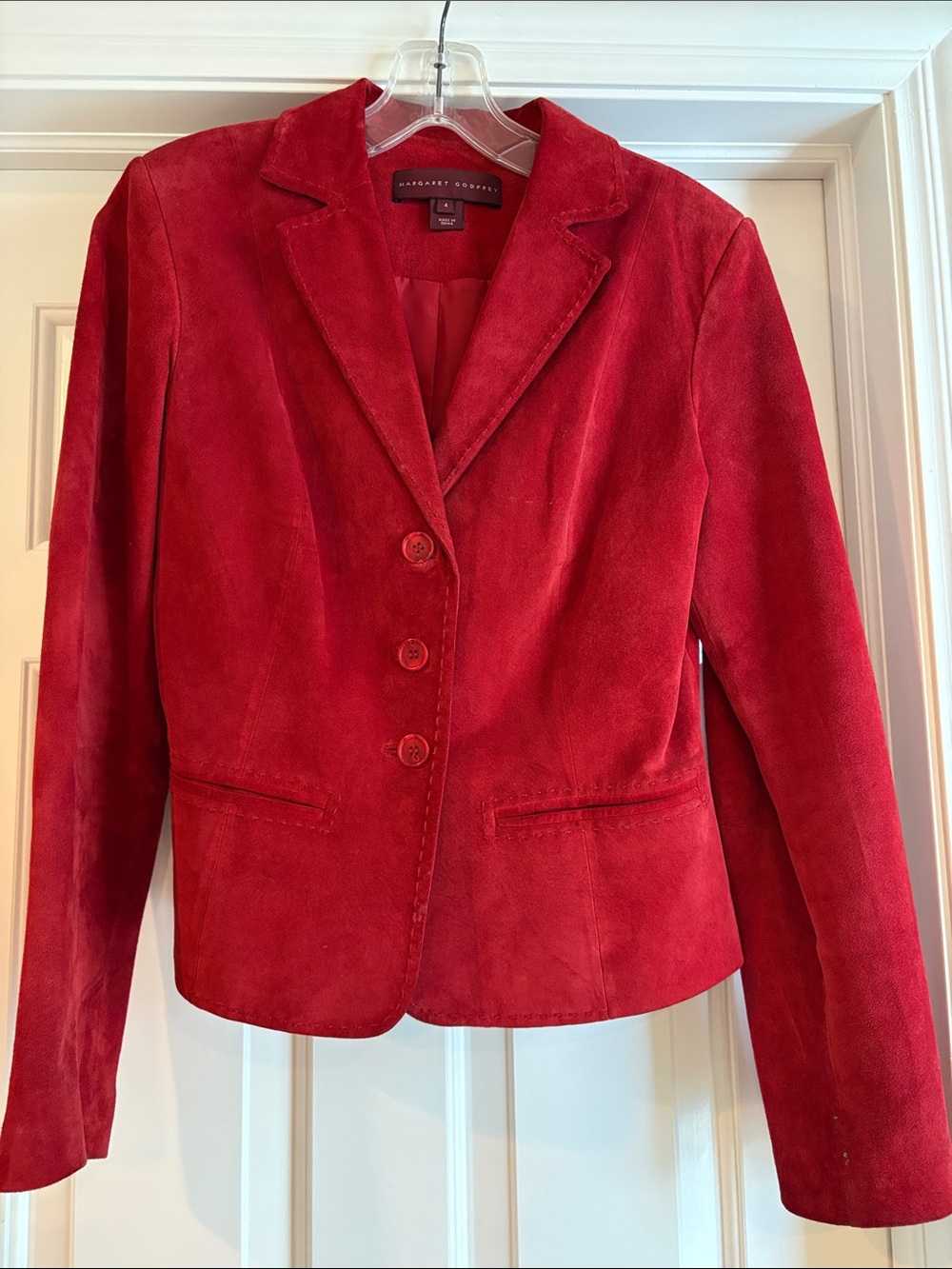 Fitted Red Suede Blazer, 3 Buttons, 2 Pockets - ultimate versatility